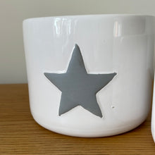 Load image into Gallery viewer, Set of 3 grey star white pots - SECONDS