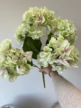 Load image into Gallery viewer, Hydrangea Bouquet