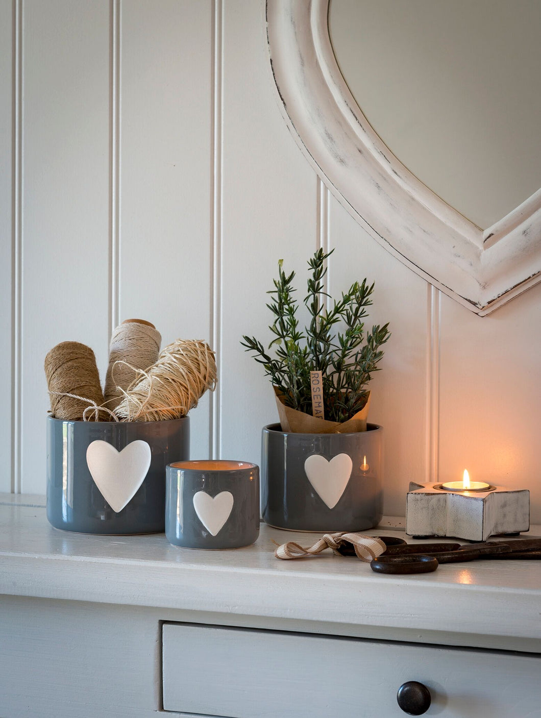 Set of 3 white heart, grey pots