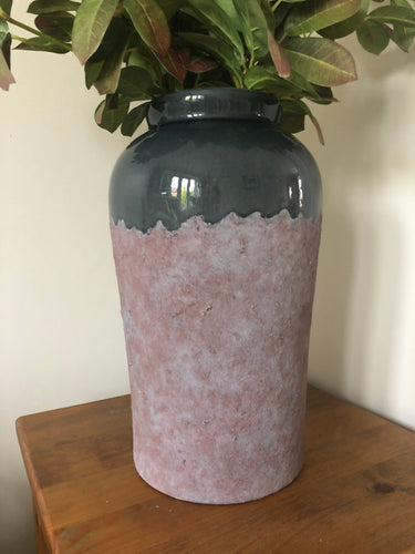 Laura Vase